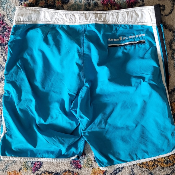 Size 36 Volcom Scallop MOD Tech Board Shorts Swim Trunks GENUINE EUC - Picture 8 of 9